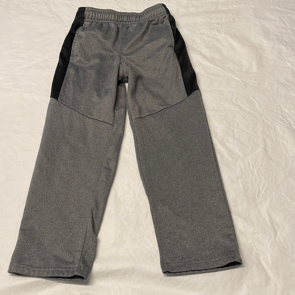 Jumping beans active sweat pant.  Boys size 6. Gray